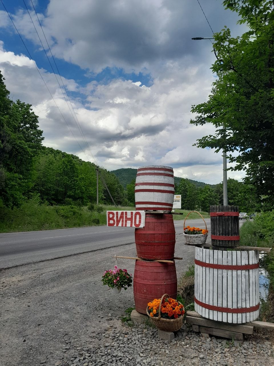 Ориентир у входа в винодельню